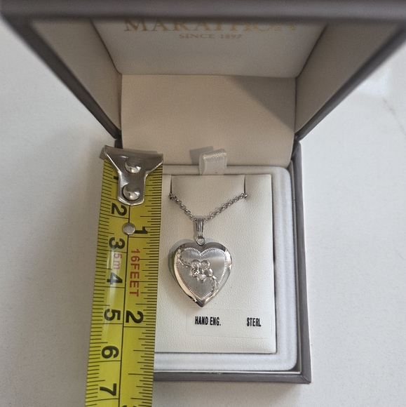 Marathon Hand Engraved Heart Locket - Picture 5 of 6